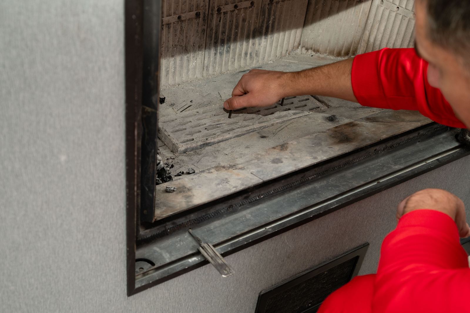 Above this firebox sits the smoke chamber